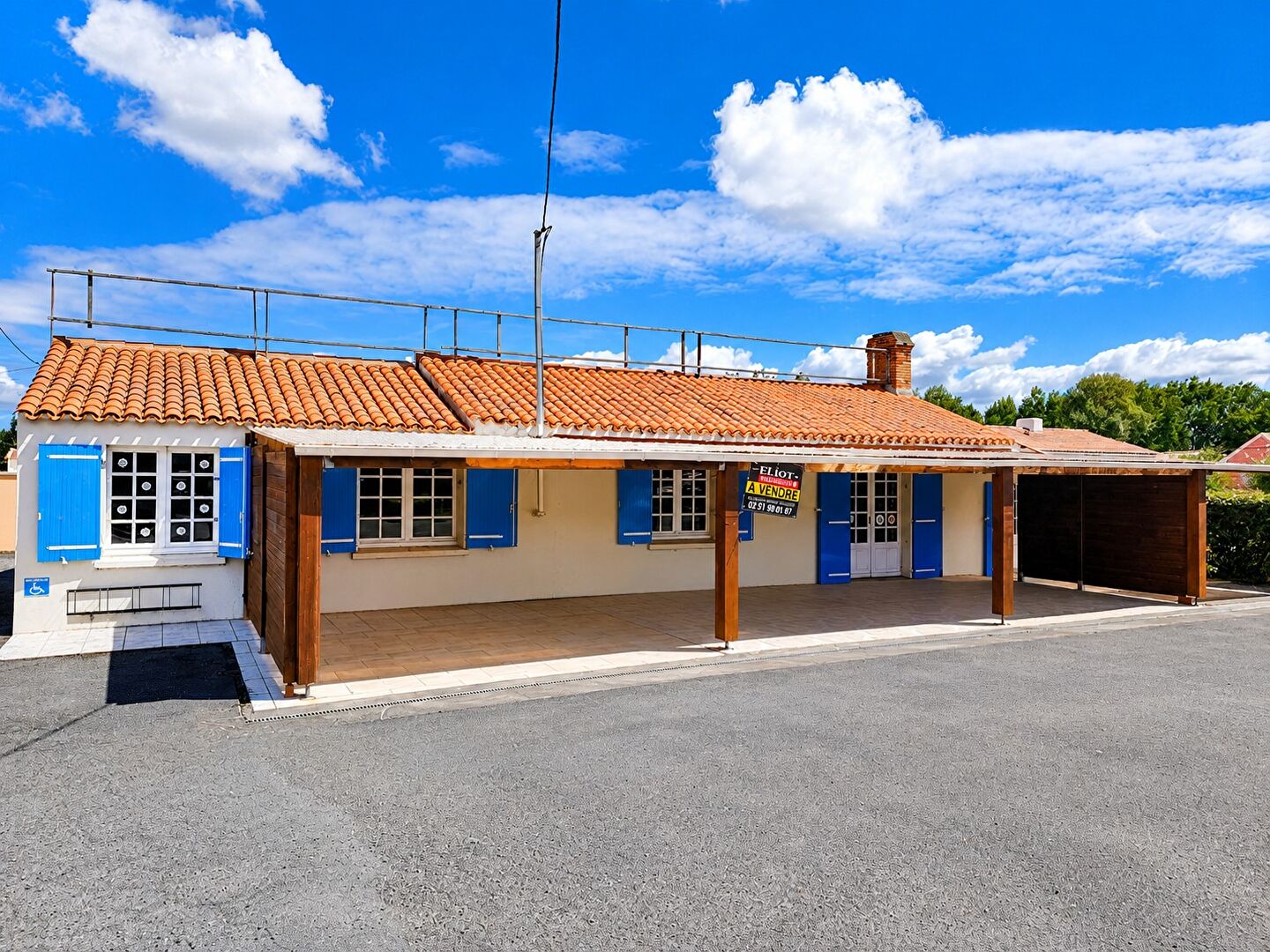 Local 240 m² sur axe passant