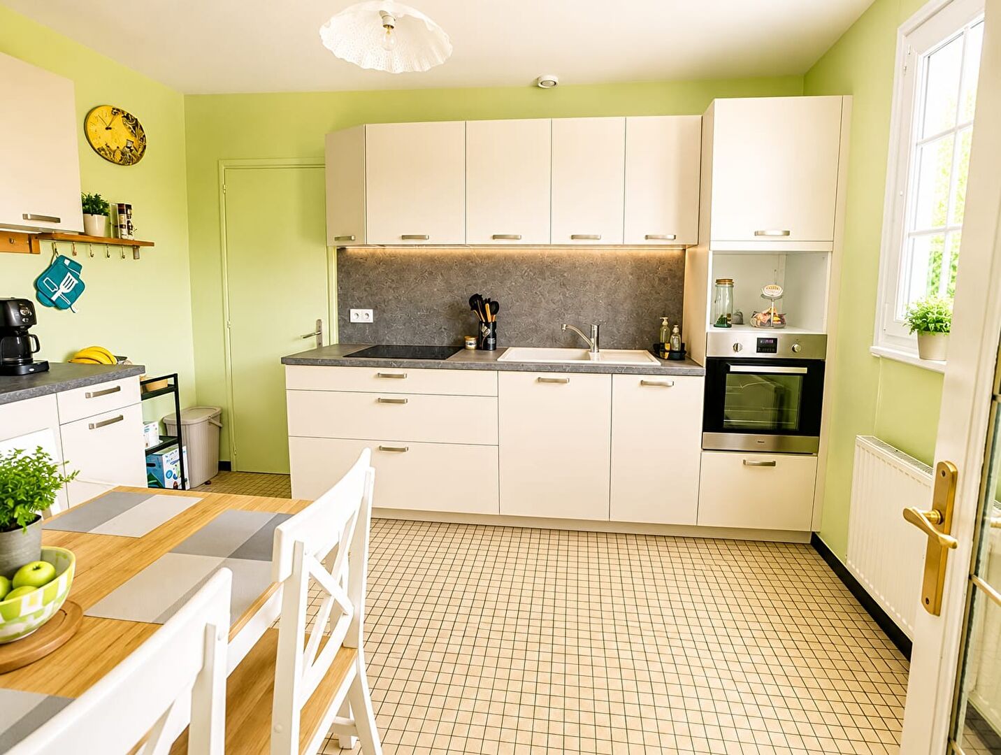 EXCLUSIVITE! CHALLANS Maison 108m2, 3 chambres, jardin, garage et abri voiture.