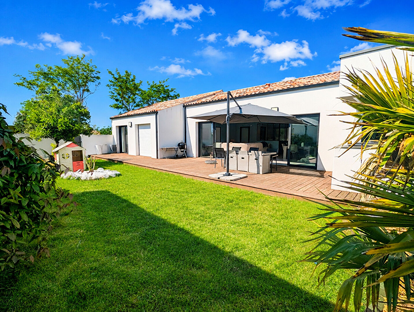 SAINT GILLES CROIX DE VIE Maison contemporaine 156m² environ, de 2022, 4 chambres garage et jardin.
