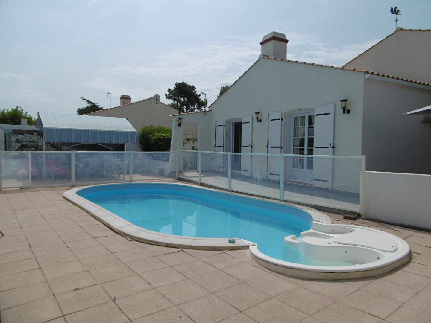 SAINT JEAN DE MONTS Maison 91m² environ, de 2008, 3 chambres, garage, jardin et piscine.