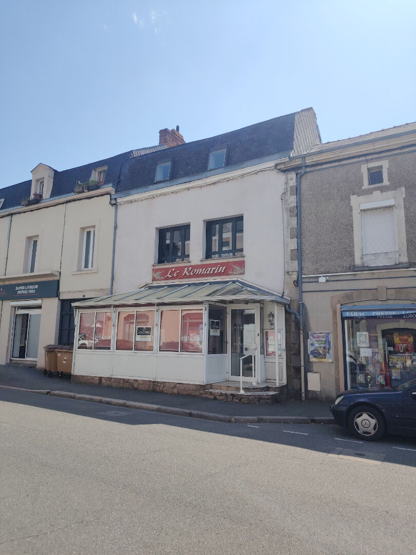 Immeuble avec local commercial et logement